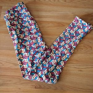 Colorful and Comfy LuLaRoe OS Leggings in Square Pattern